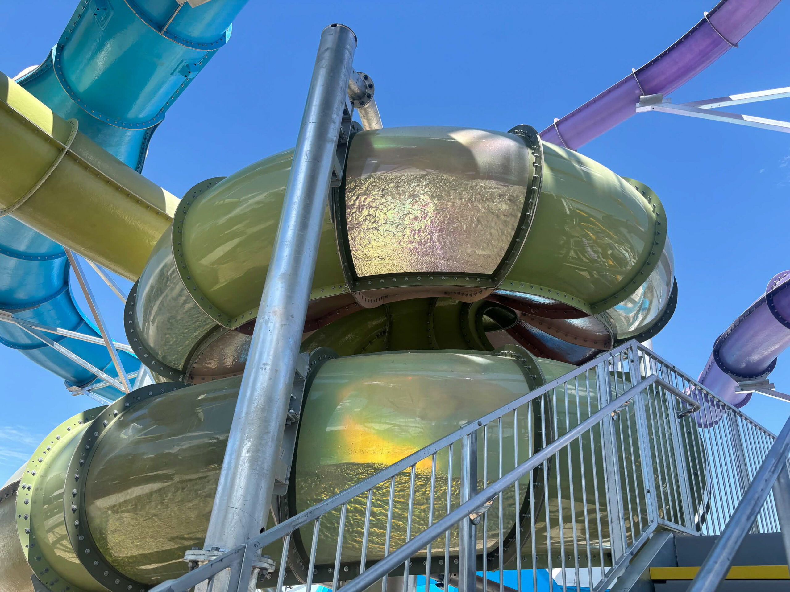 Marmot Mayhem features two enclosed helix spirals with high speeds.